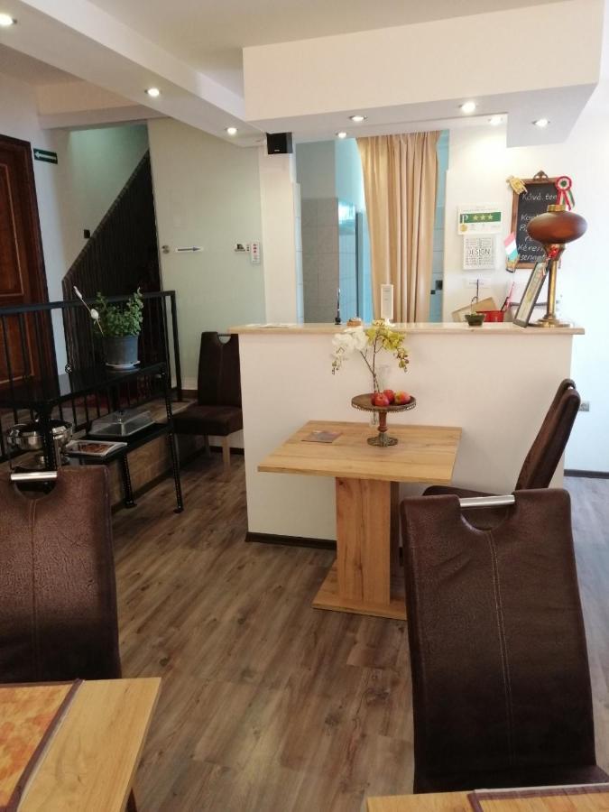 Horvath Fogado Panzio Hotel Szentendre Exterior photo